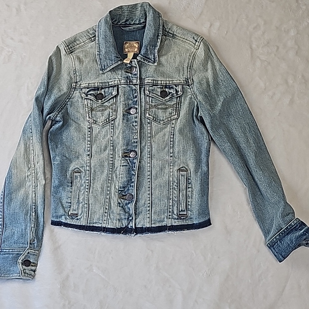 Abercrombie & Fitch Women’s Jean Jacket Size S small stain see pic 2 y2k
